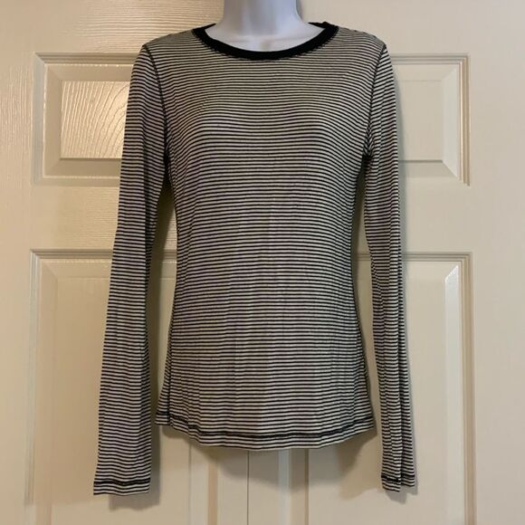 UNIVERSAL THREAD, long sleeve T, XS. Blue stripes, great condition - Picture 1 of 12